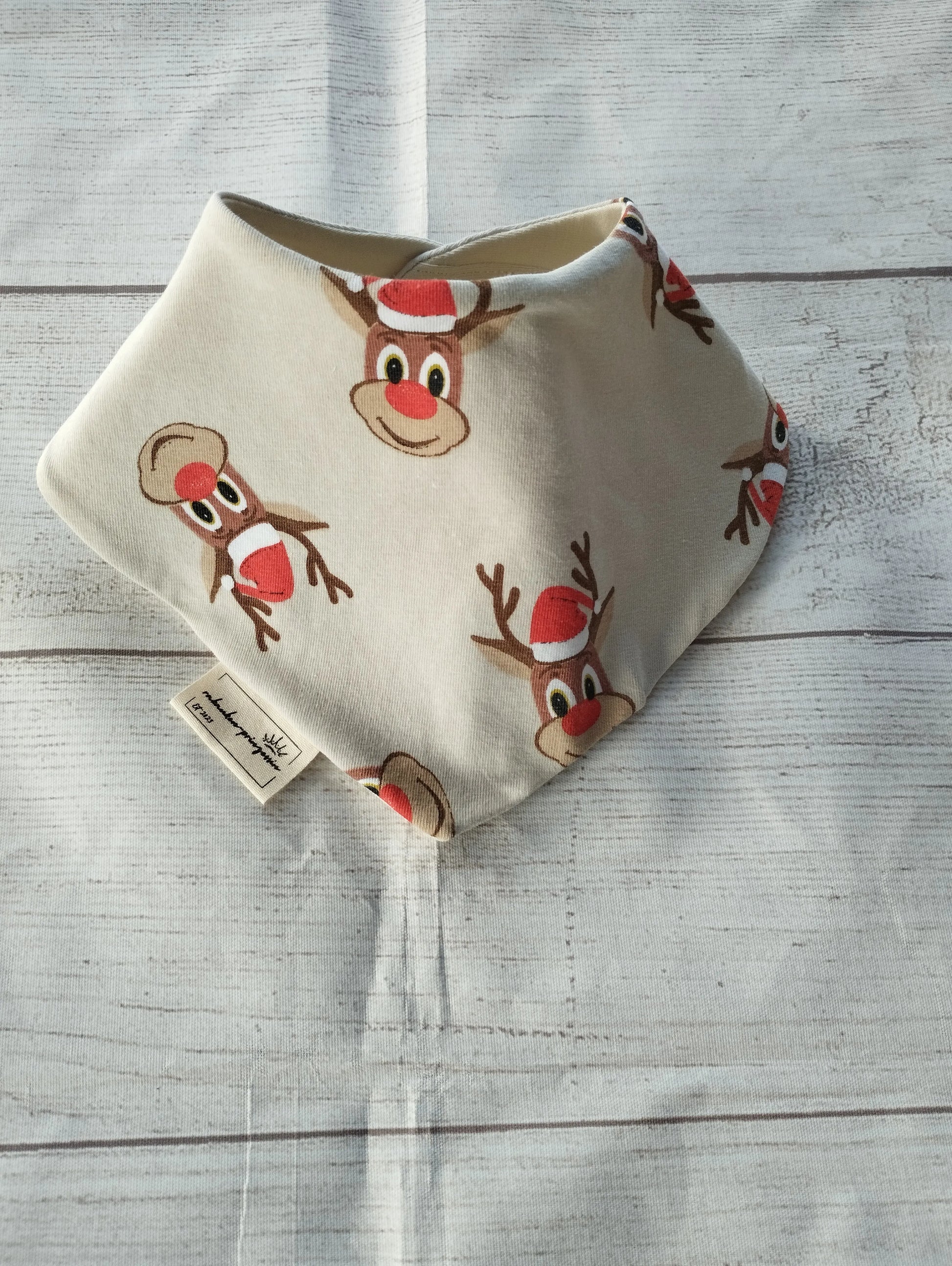 Halstuch mit Rentier-Motiv aus OEKO-TEX zertifiziertem Baumwolljersey, handgemacht in Oldenburg, mit Druckknopfverschluss, ideal für Babys & Kleinkinder.