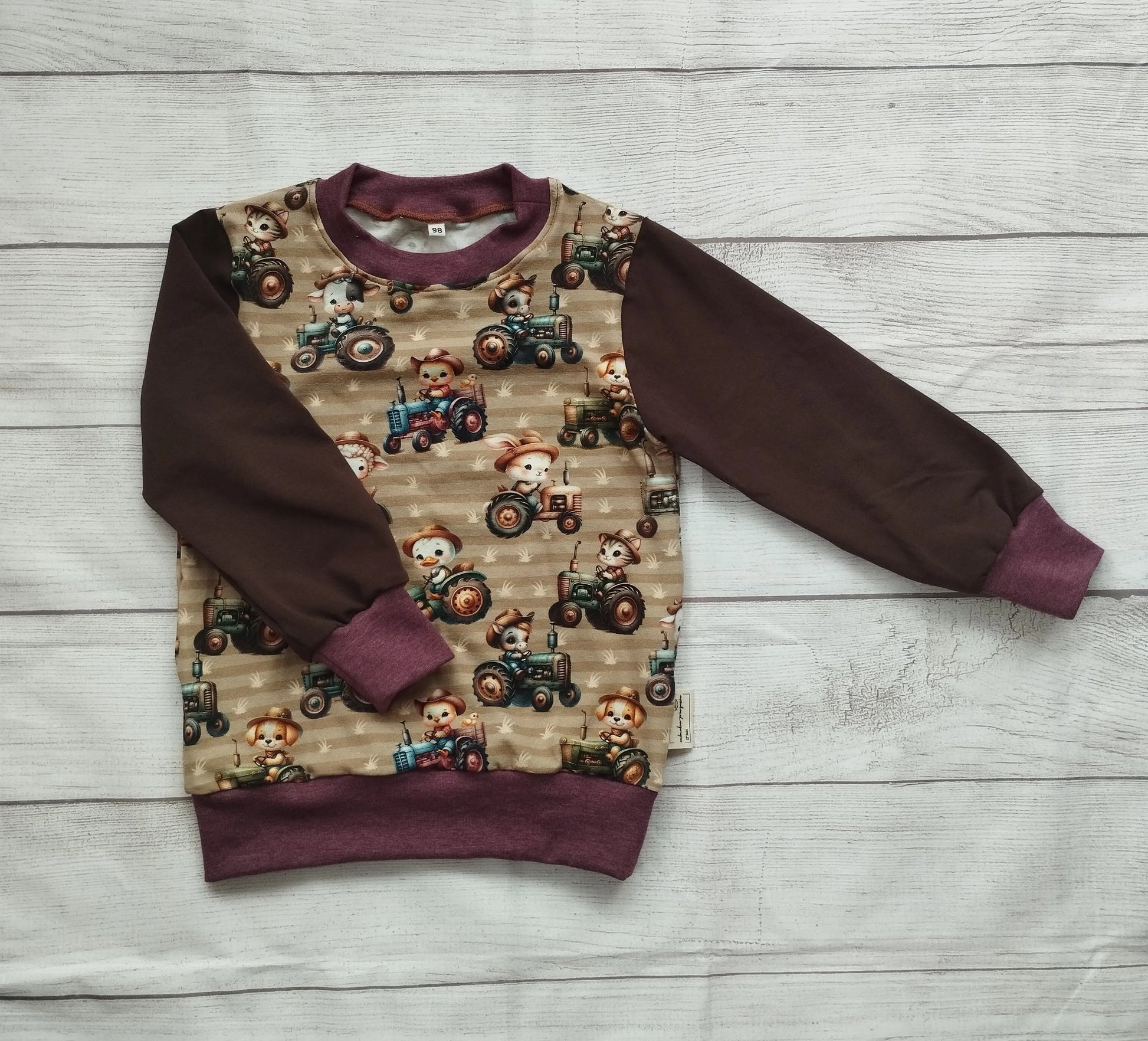 Kinderpullover mit Traktor-Print – handgemacht aus OEKO-TEX zertifizierten Stoffen, ideal für kleine Fahrzeugfans