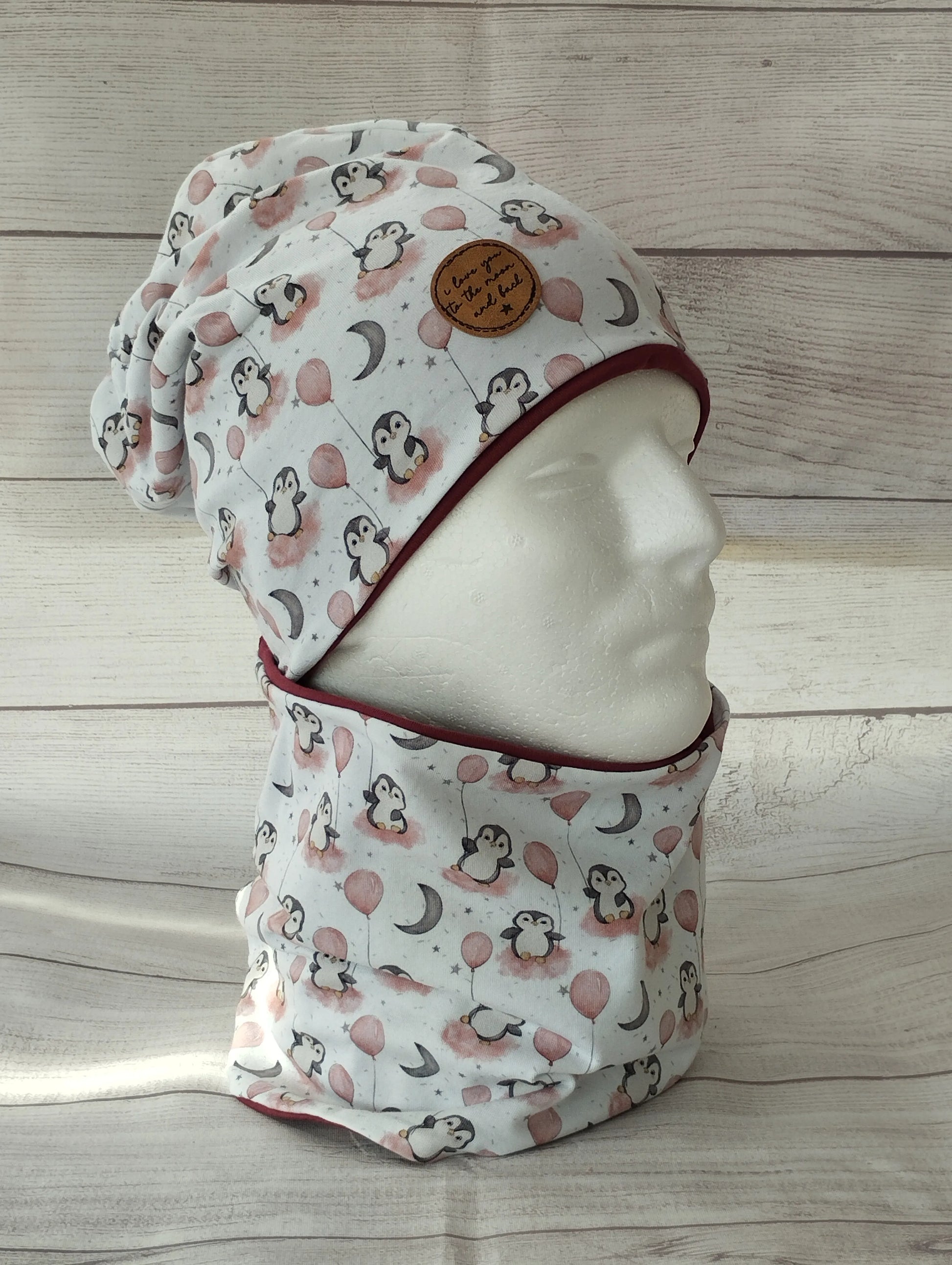 Kindermütze und Loop aus OEKO-TEX zertifizierten Jersey mit Pinguin-Motiv - handgemachte Herbstaccessoires für Babys und Kleinkinder, liebevoll genäht in kleiner Serie