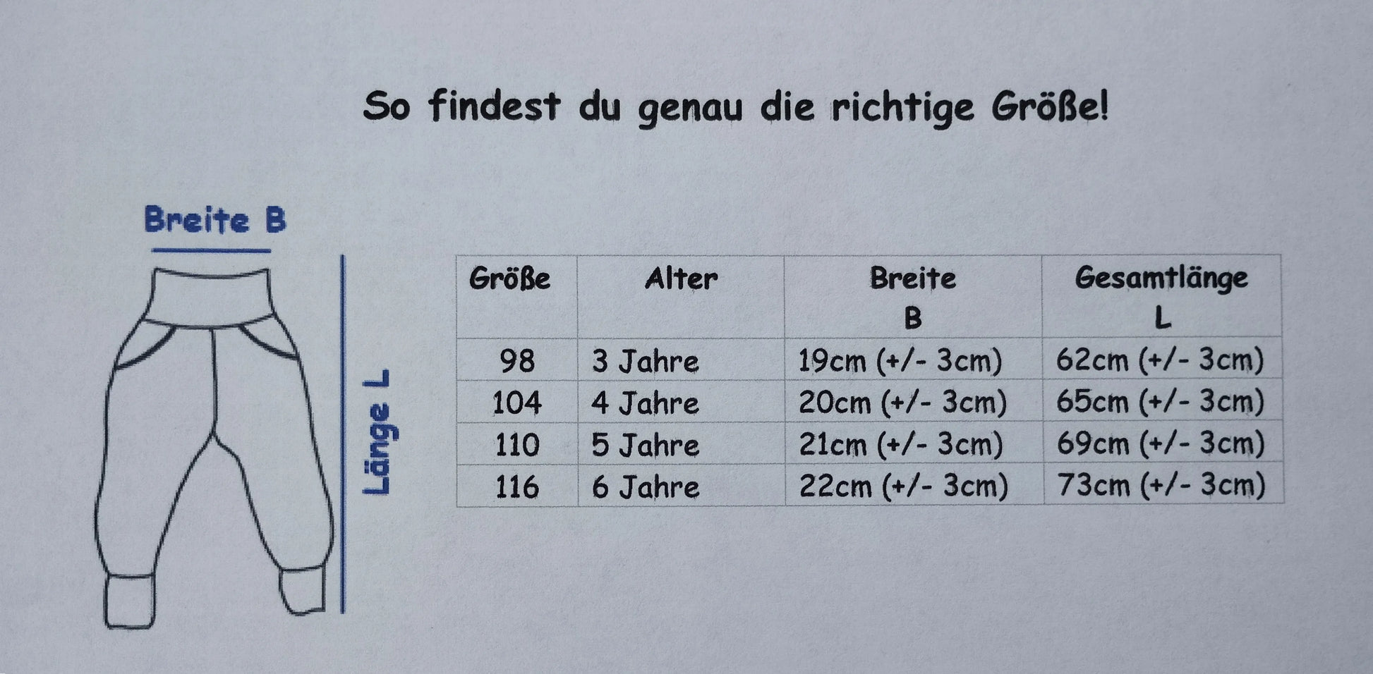 Größentabelle für Kinderhosen mit Maßskizze – zeigt Breite und Gesamtlänge für Größen 98 bis 116, passend für Kinder von 3 bis 6 Jahren