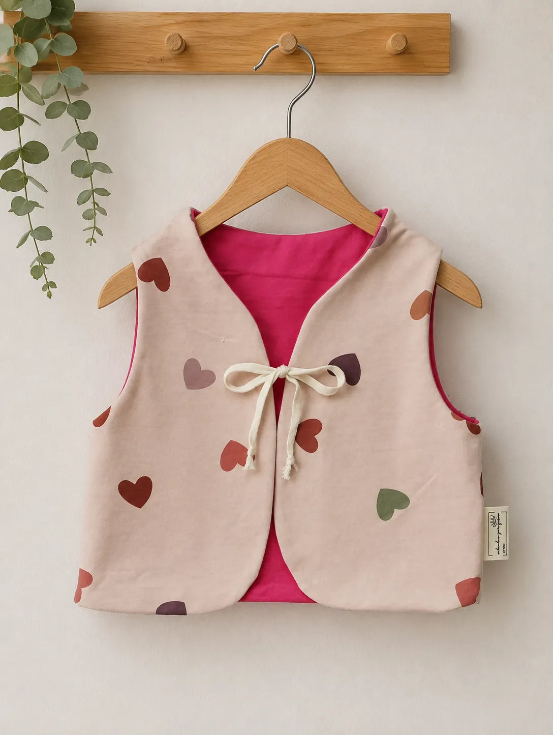 Kinderweste mit Herzen