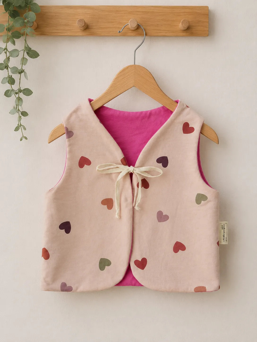 Kinderweste mit Herzen